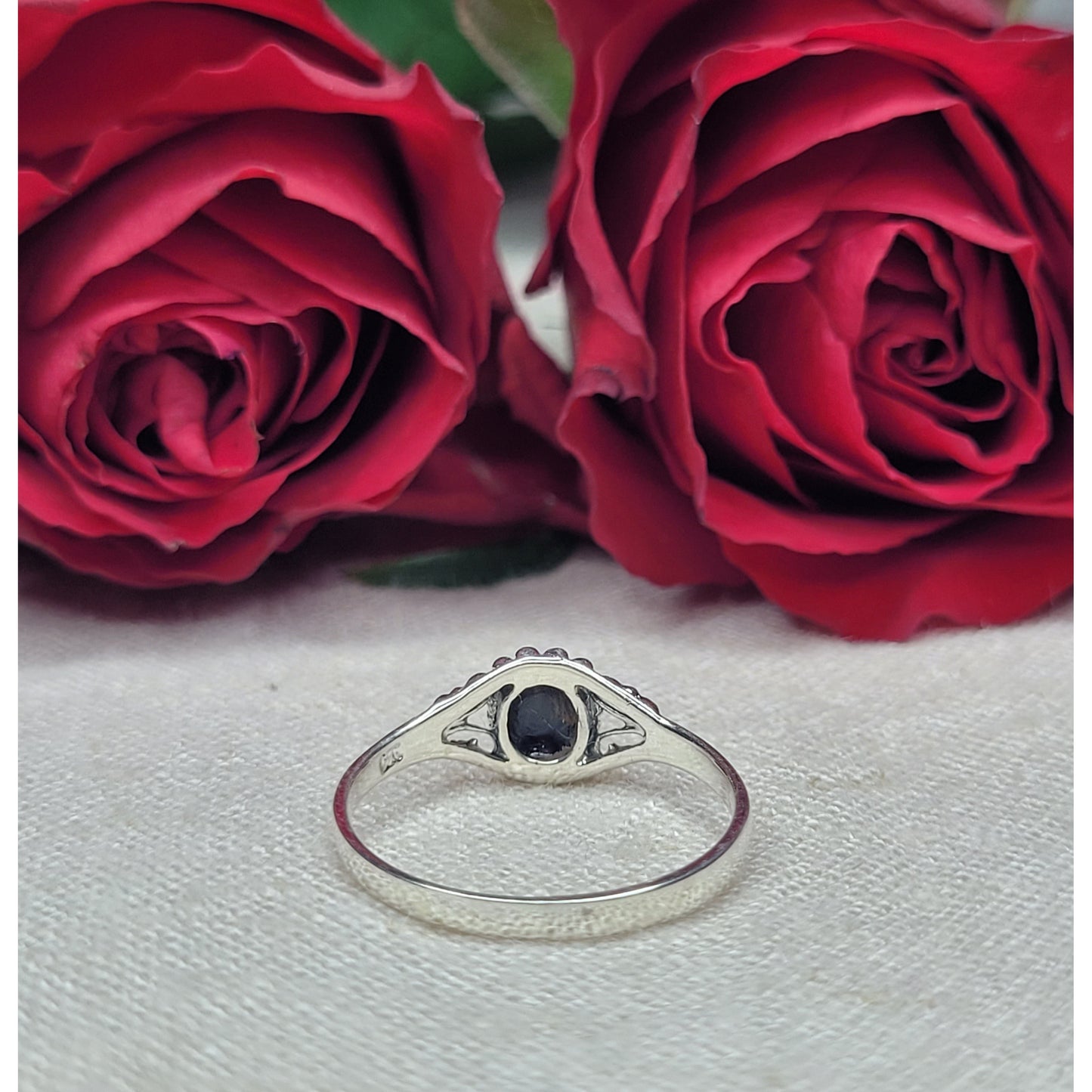 Elegant 925 Silver Oval Swirl Ring with Jade, Mother of Pearl & Abalone Shell - RSTO