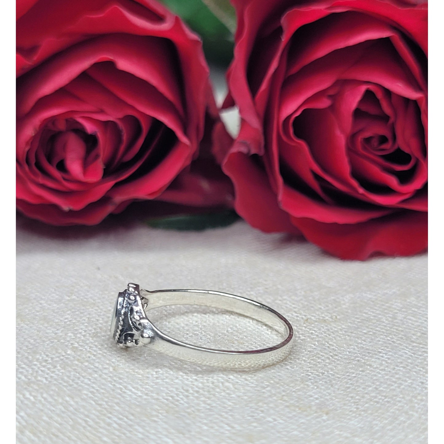 Elegant 925 Silver Oval Swirl Ring with Jade, Mother of Pearl & Abalone Shell - RSTO