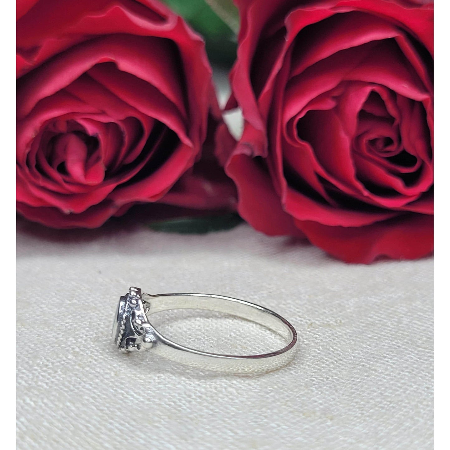 Elegant 925 Silver Oval Swirl Ring with Jade, Mother of Pearl & Abalone Shell - RSTO