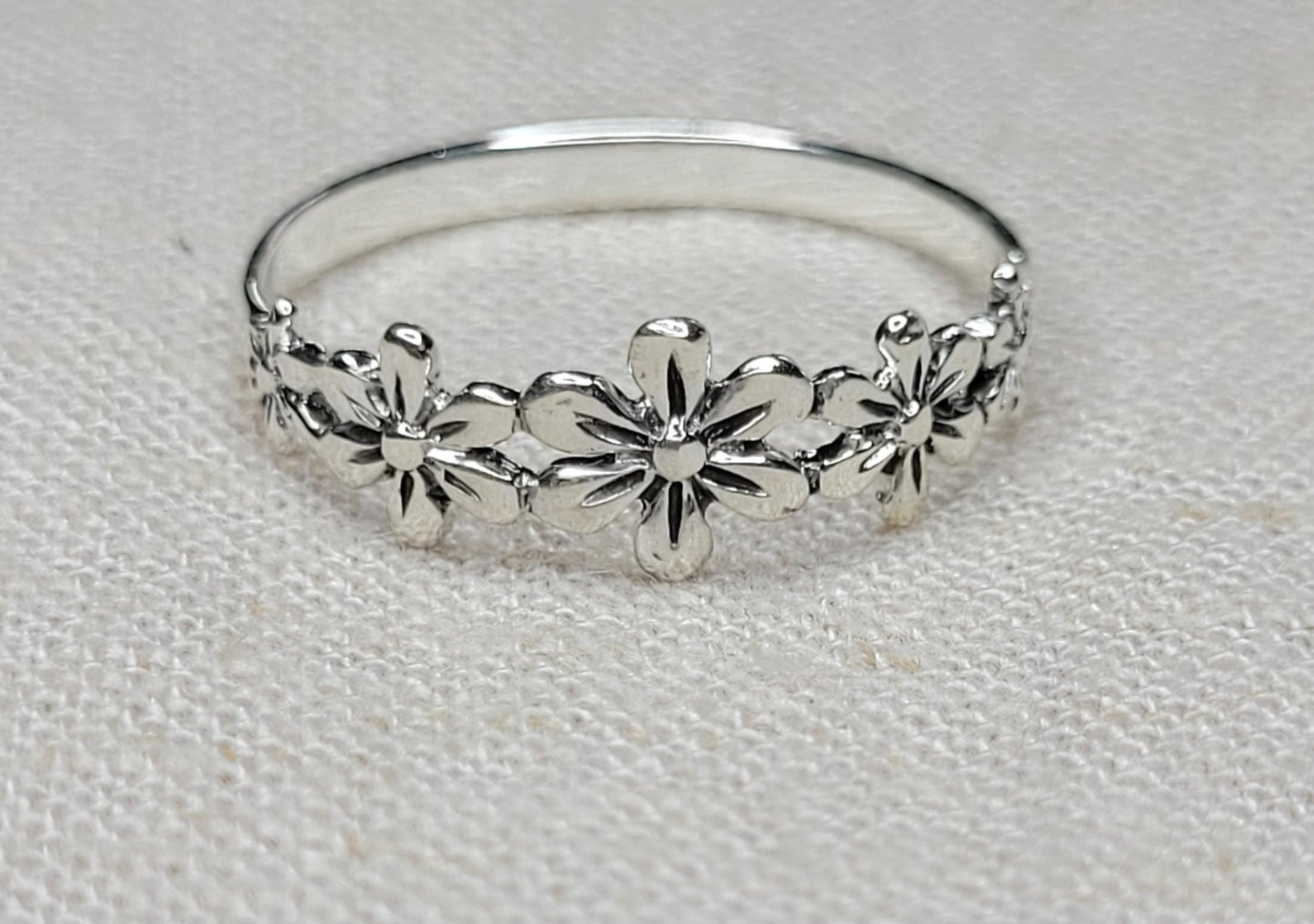 Dainty Daisy Delight Ring, 925 Silver Flower Ring, Floral Band Ring- RF1