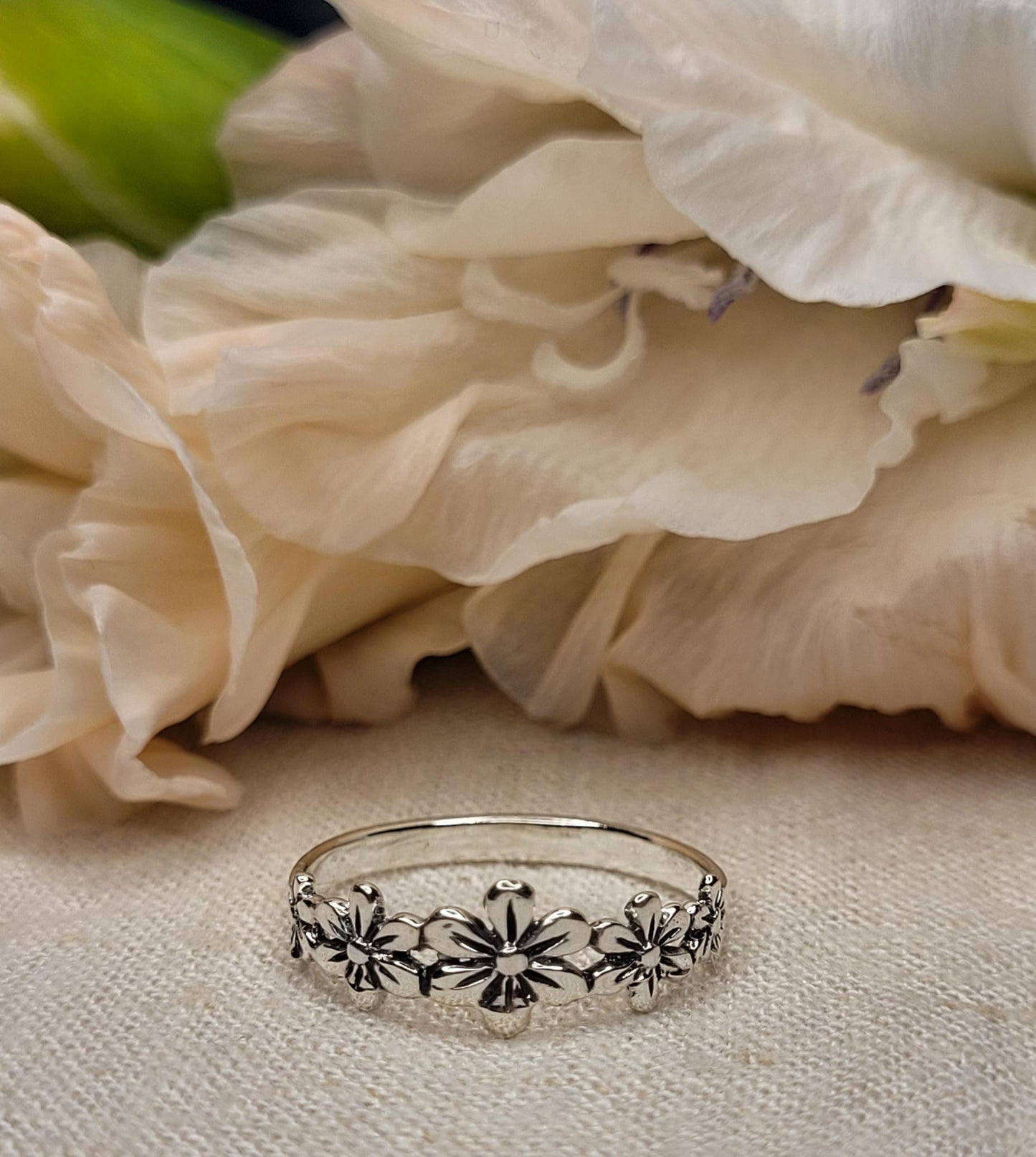 Dainty Daisy Delight Ring, 925 Silver Flower Ring, Floral Band Ring- RF1